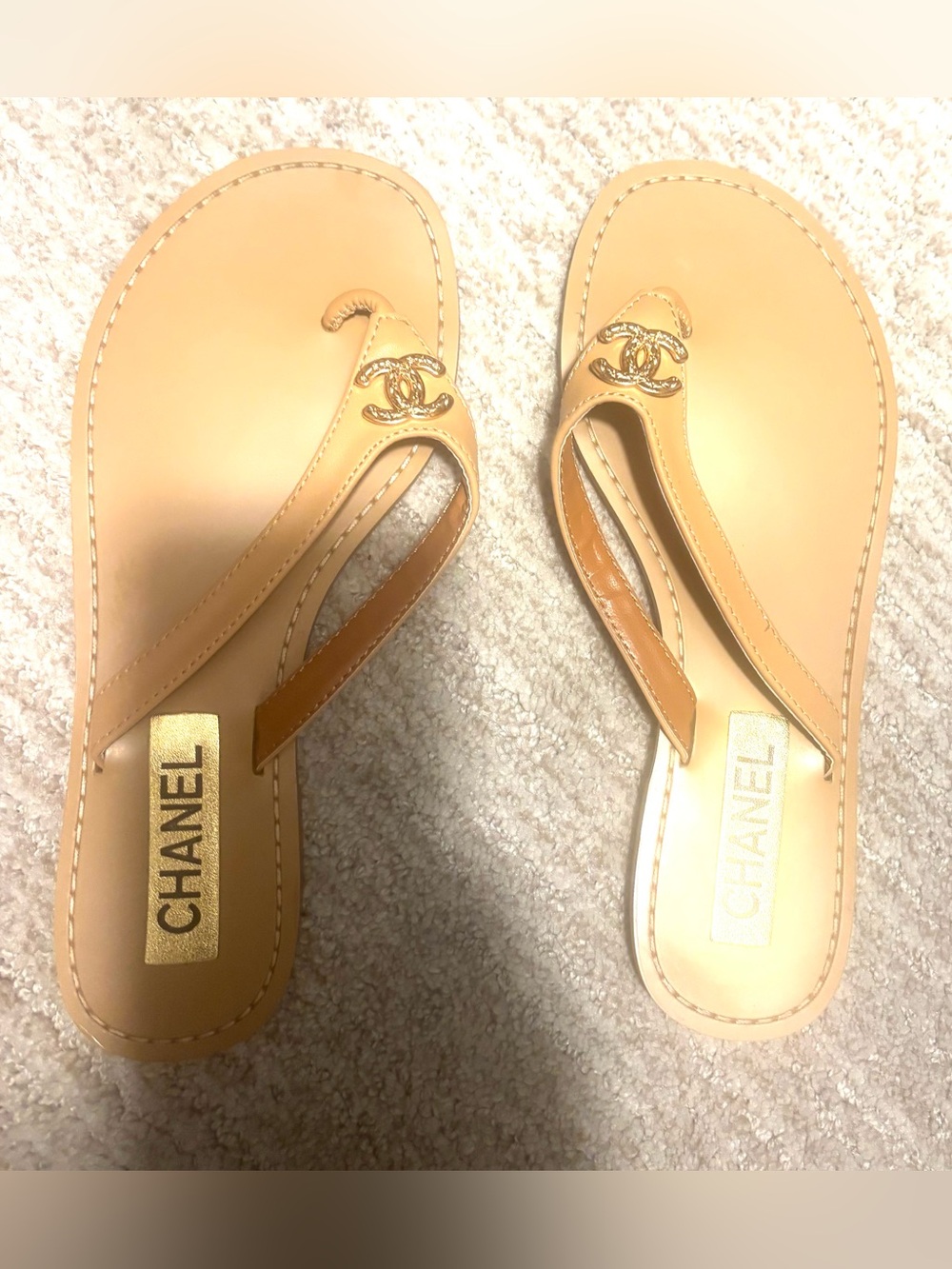 New Beige Leather Thong Sandals with Gold CC Logo size 37 7